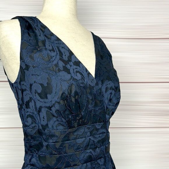Lauren Ralph Lauren Navy Blue Lace Fit-and-Flare Sleeveless Dress V-neck 8 - Picture 4 of 13
